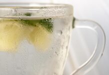 Czy soda kaustyczna to kret?