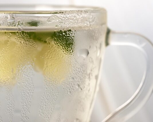 Czy soda kaustyczna to kret?