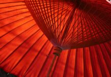 Jak odświeżyć parasol ogrodowy?