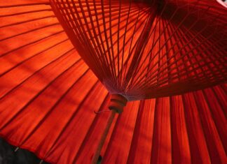 Jak odświeżyć parasol ogrodowy?