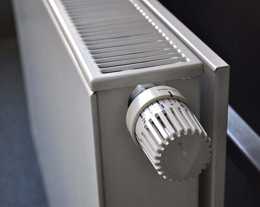Czy warto zakładać termostat pokojowy?
