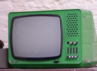 Czy 4 miesięczne dziecko może patrzeć na telewizor?