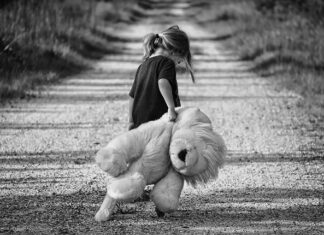 Dlaczego dziecko nie powinno siedzieć w literę W?