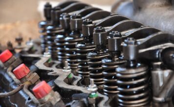 Ile wynosi stała sprężyny?