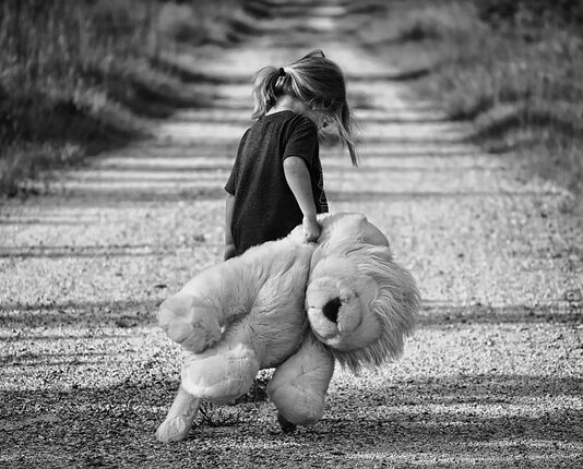 W jakim wieku dziecko reaguje na swoje imię? W jakim wieku dziecko reaguje na swoje imię?